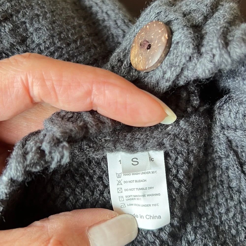 Cat sweater size Small